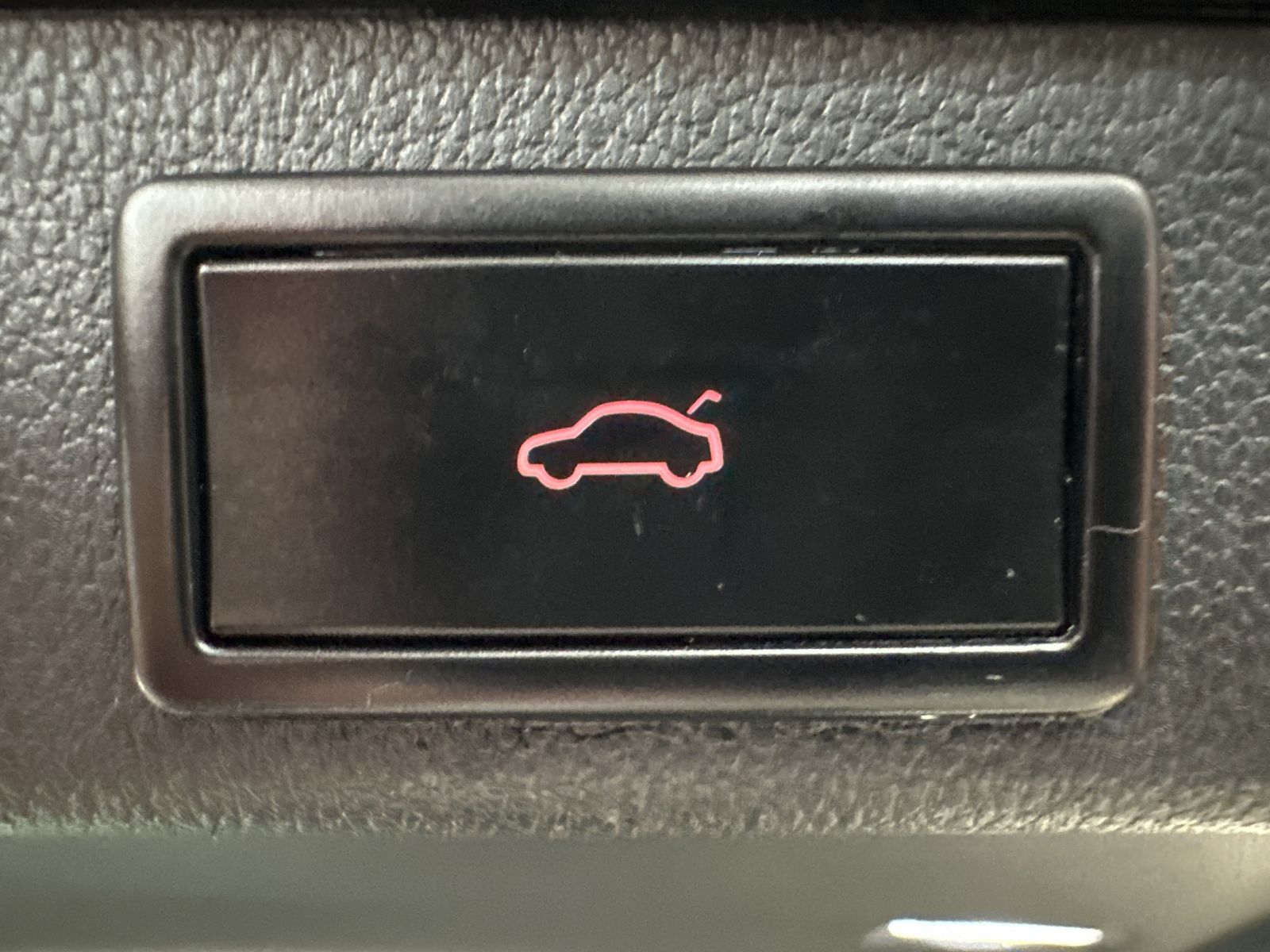 Fahrzeugabbildung SKODA Superb Combi 2.0 TDI DSG L&K NAV+LED+KAM+ACC+VC