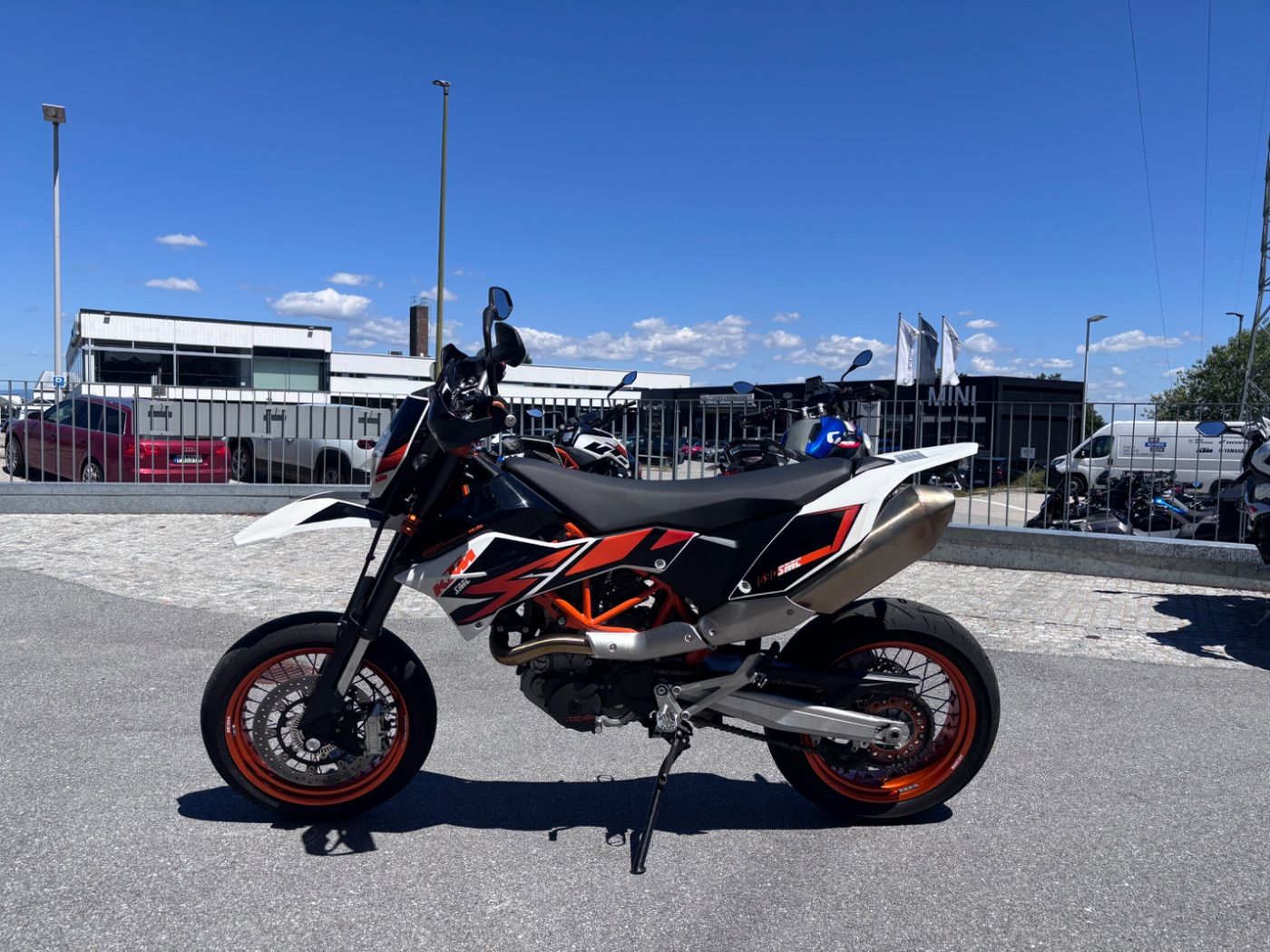 Fahrzeugabbildung KTM 690 SMC-R LC4, Kurzer Kennzeichenhalter,