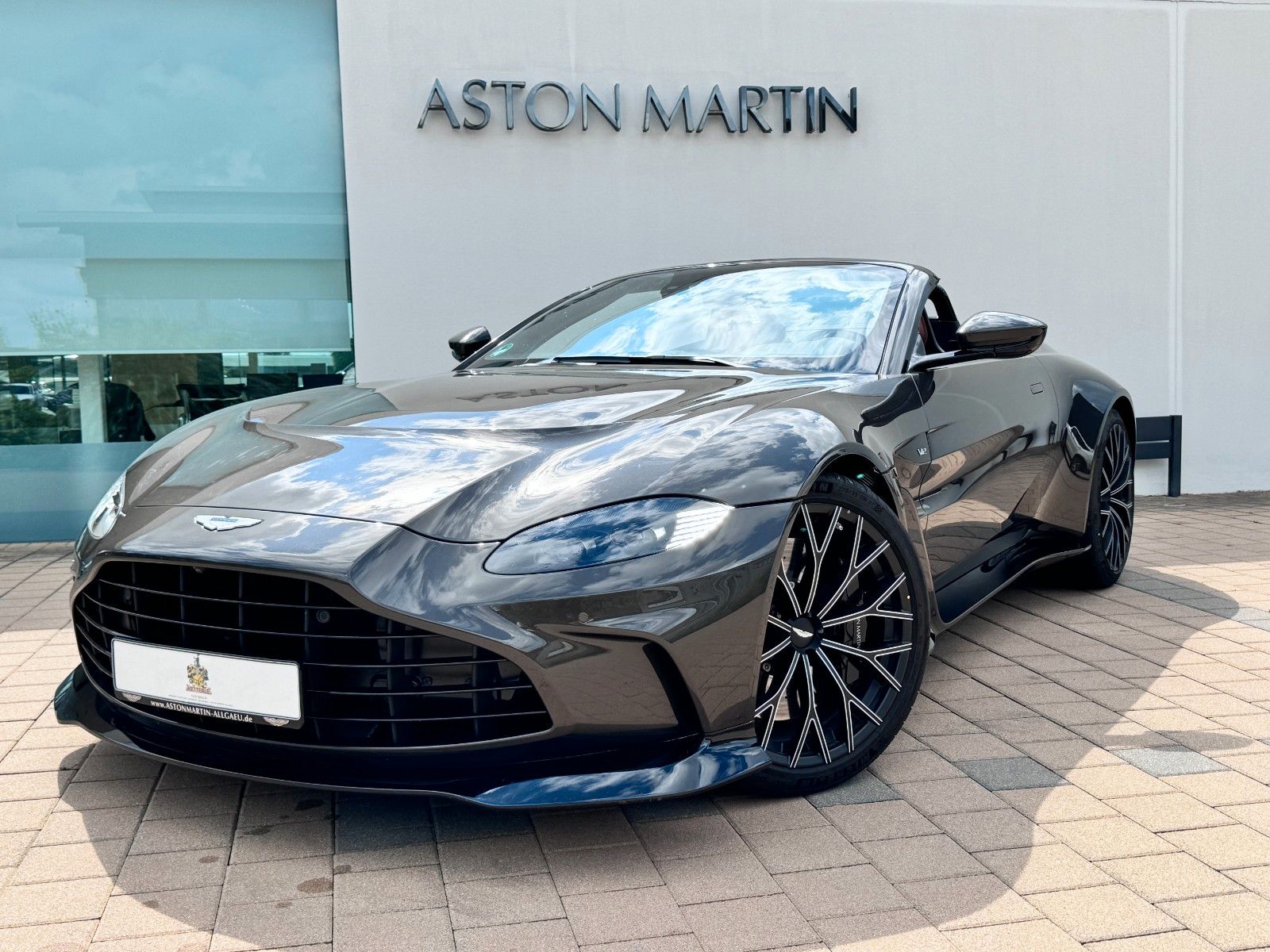 ASTON MARTIN V12 Vantage