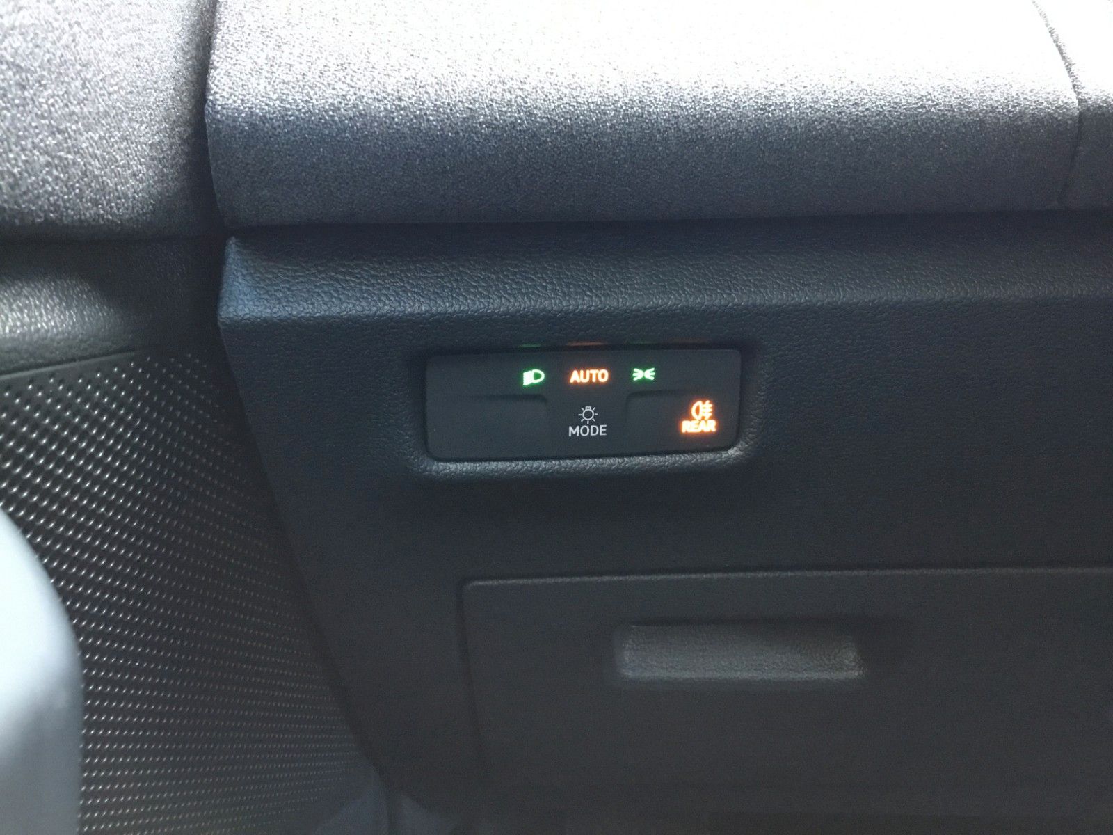 Fahrzeugabbildung Volkswagen Tiguan 1.5 eTSI DSG+AHK+LED+Kamera+Sitzheizung