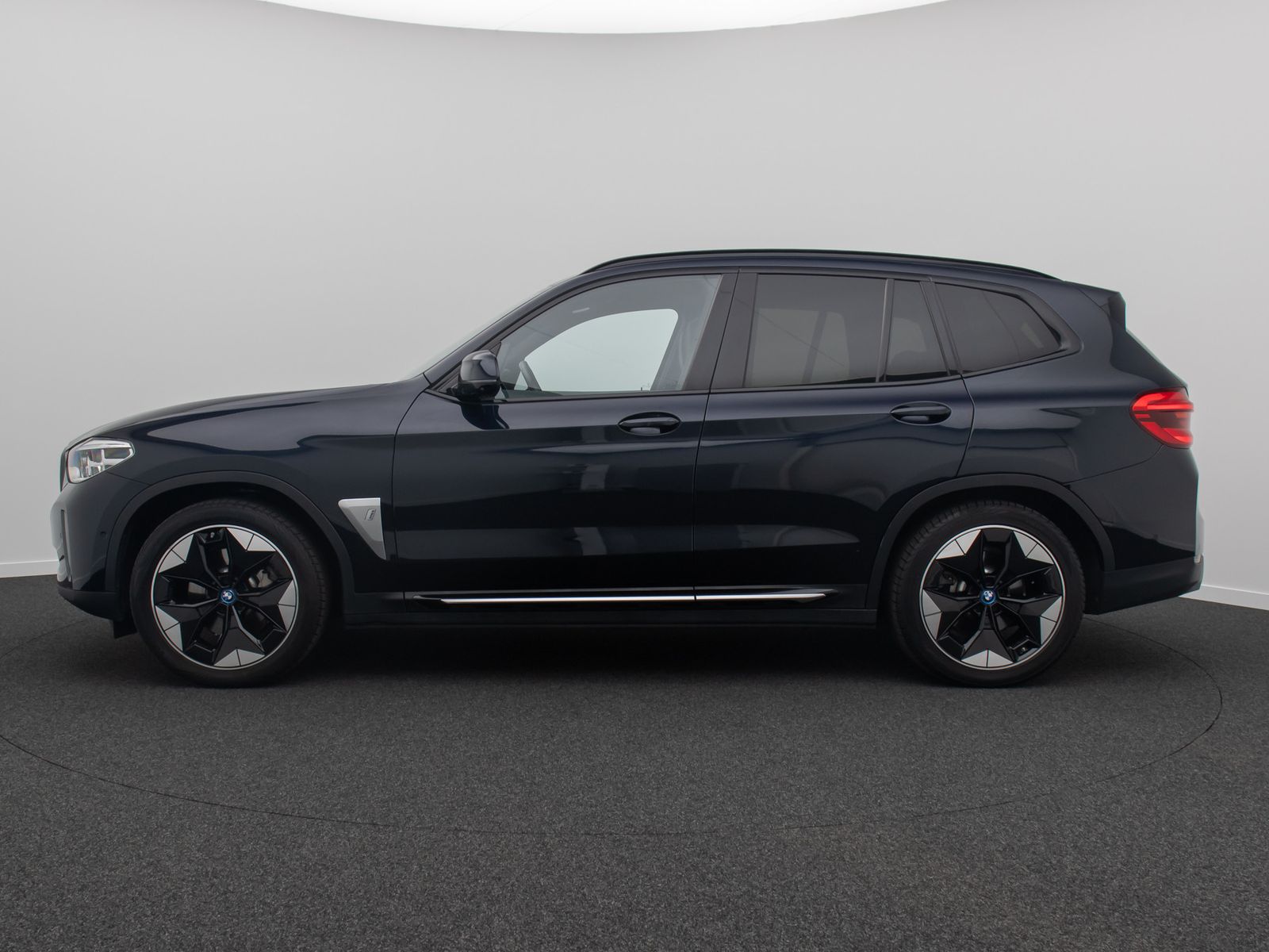 Fahrzeugabbildung BMW iX3 Impressive Alarm H/K 360°HUD Komfort Panoram