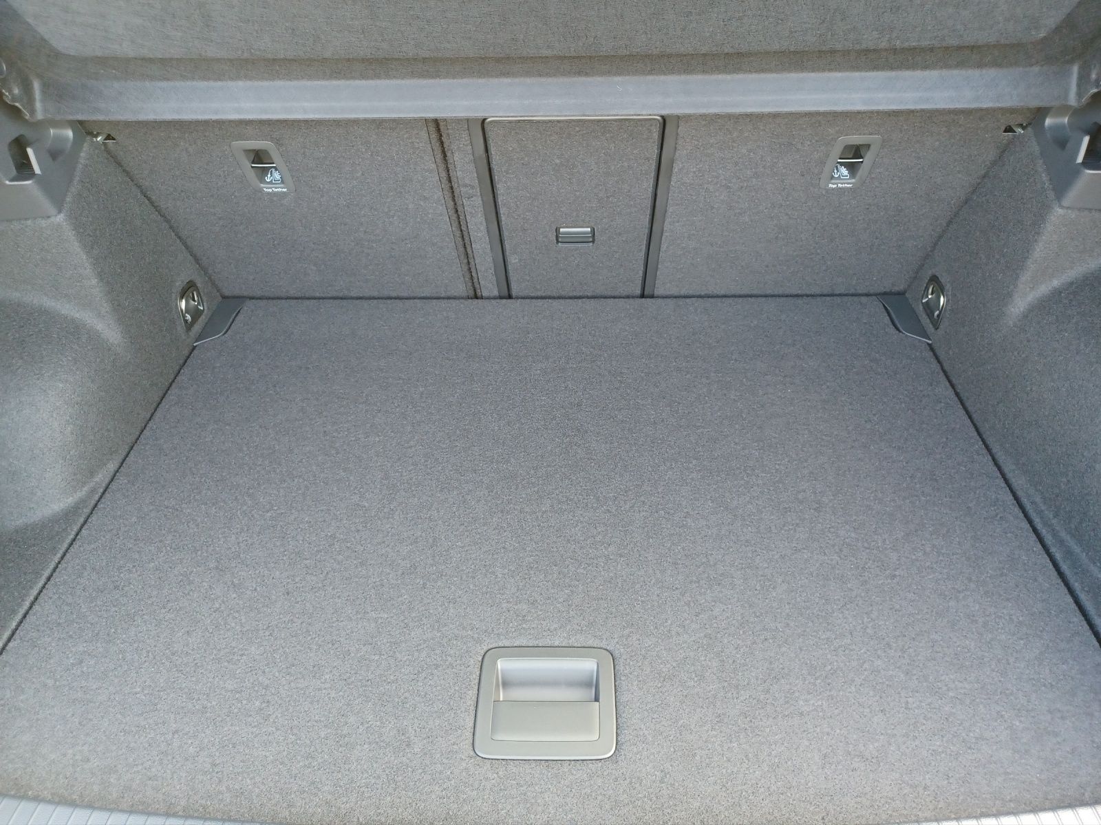 Fahrzeugabbildung Volkswagen T-Roc TSI Life LED CarPlay AID ACC RFK SH LM