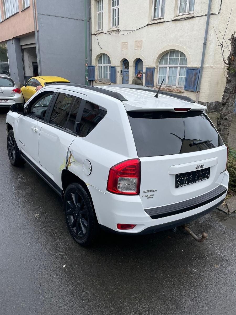 Jeep Compass 2012 — photo 10