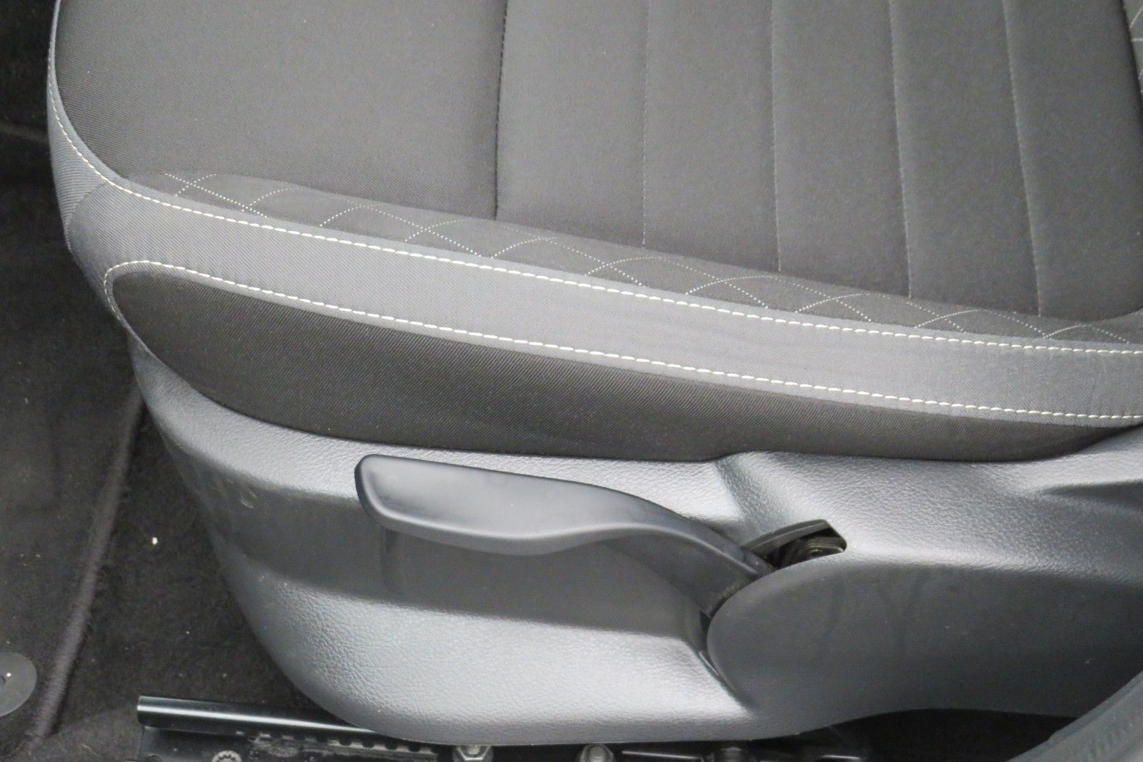 Fahrzeugabbildung SKODA Fabia Combi Ambition AHK SITZH. NAVI PDC 1.HD