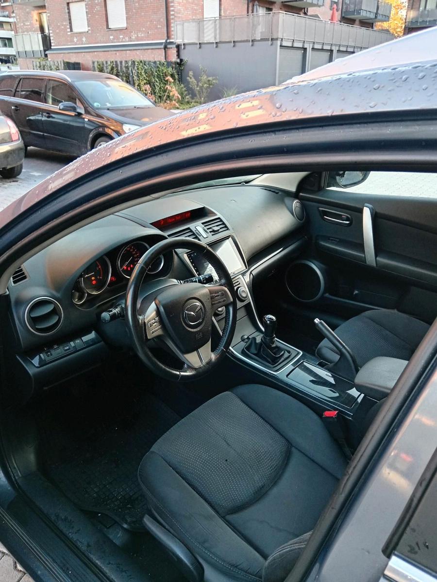 Mazda 2 2009 — interior