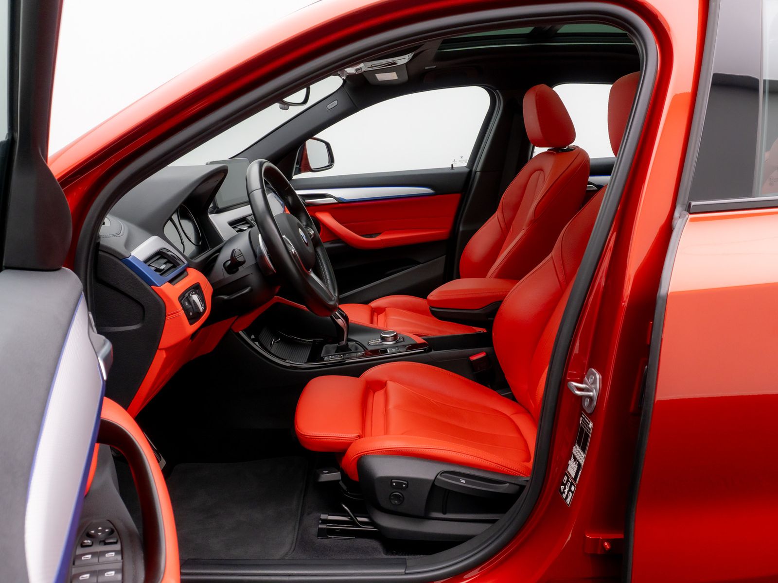 Fahrzeugabbildung BMW X2 xD25d M Sport Panoram Kamera HUD DAB HiFi 20"