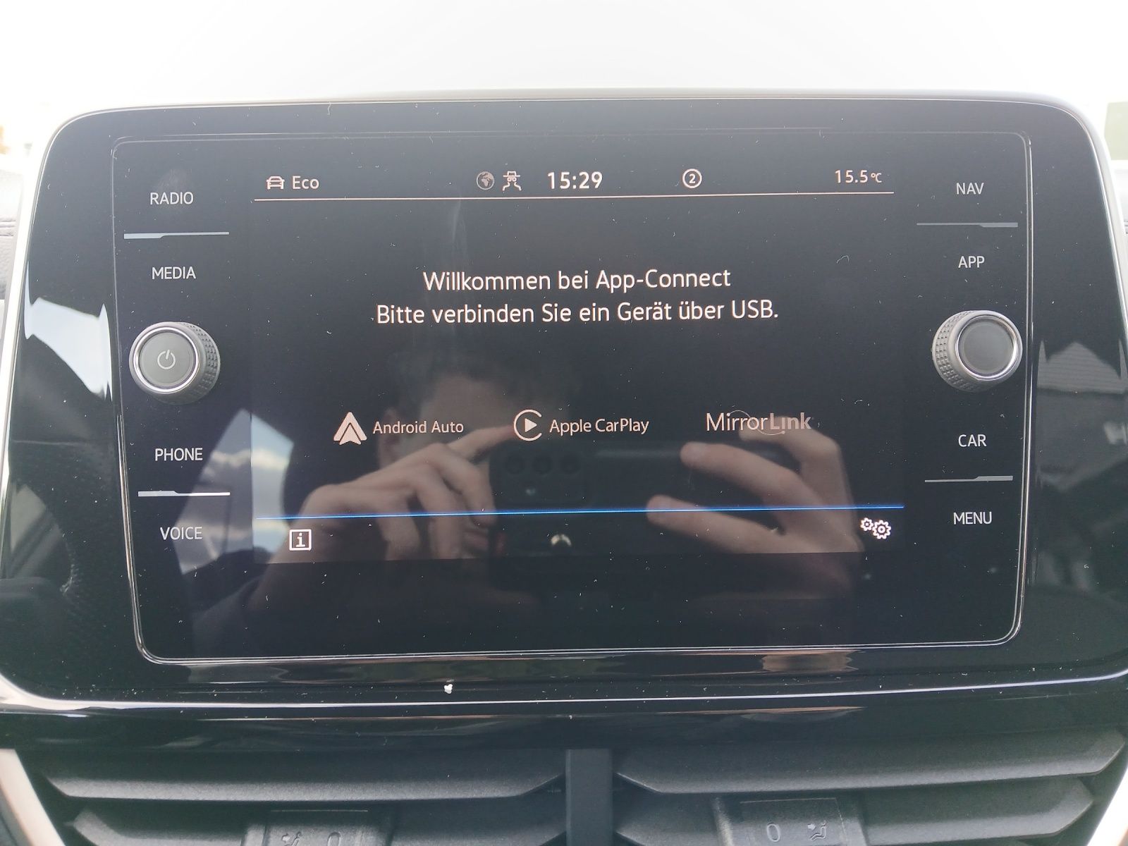 Fahrzeugabbildung Volkswagen T-Roc TDI R-Line DSG LED AHK Navi AID ACC Park-A