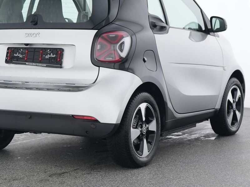 Fahrzeugabbildung Smart smart EQ fortwo Exclusive*Pano*LED*Kamera*22kW*