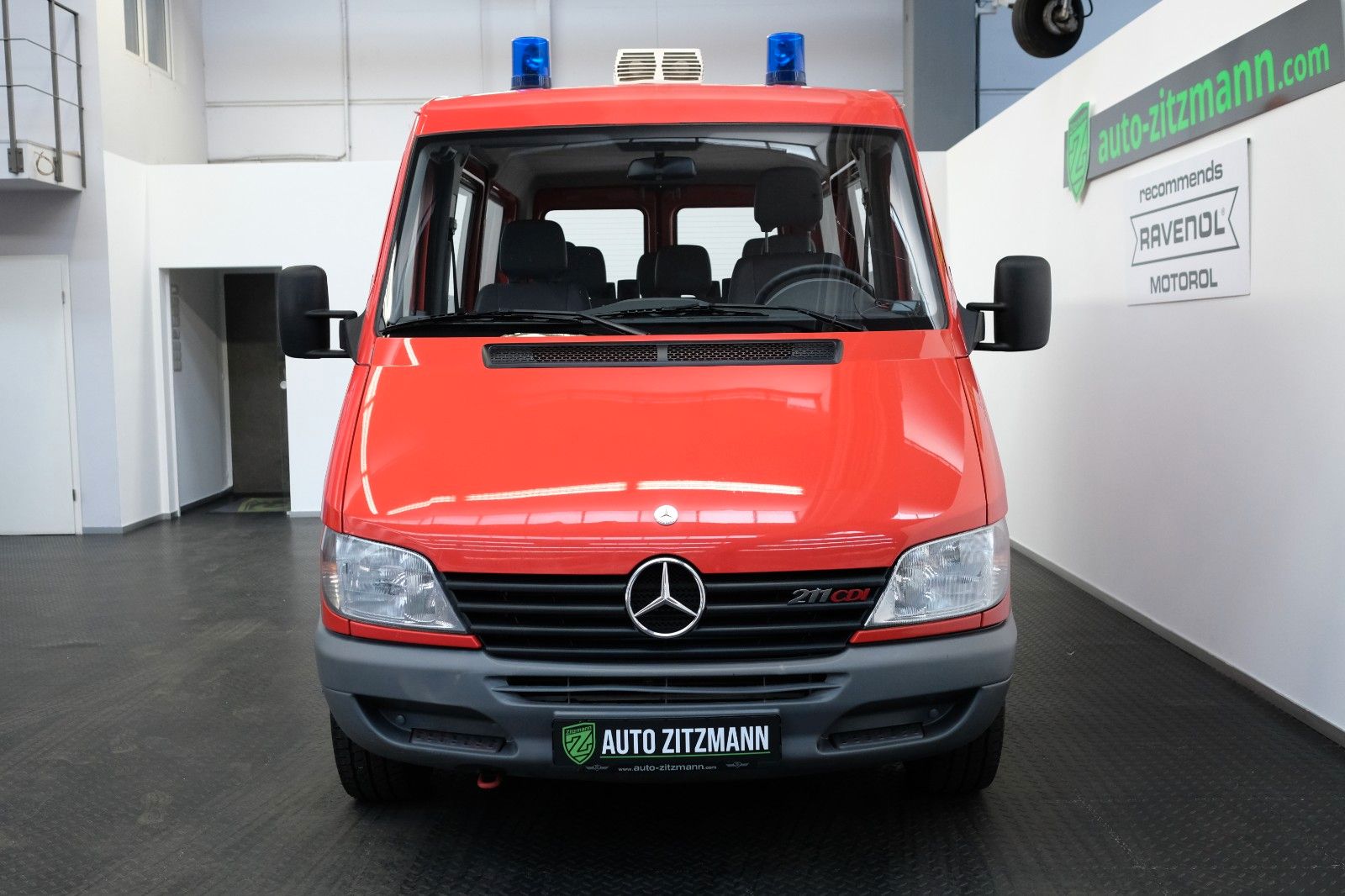 Fahrzeugabbildung Mercedes-Benz Sprinter Kombi 211 CDI 8-Sitzer EX-FEUERWEHR