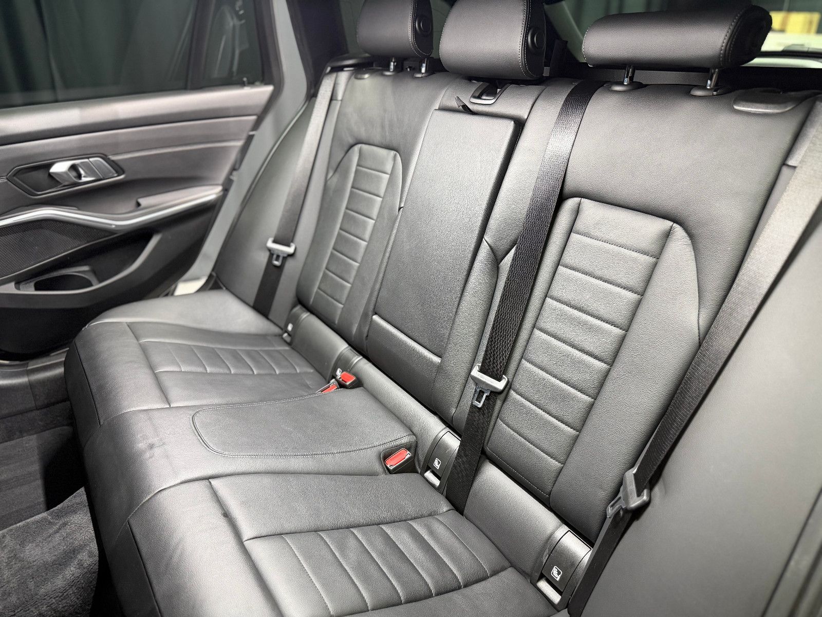 Fahrzeugabbildung BMW 320d Touring xDrive M Sport|HIFI|HuD|LEDER|KAMER