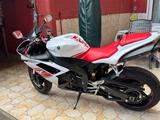 Yamaha Rn19 mit Lederkombi - YAMAHA RENNSPORT