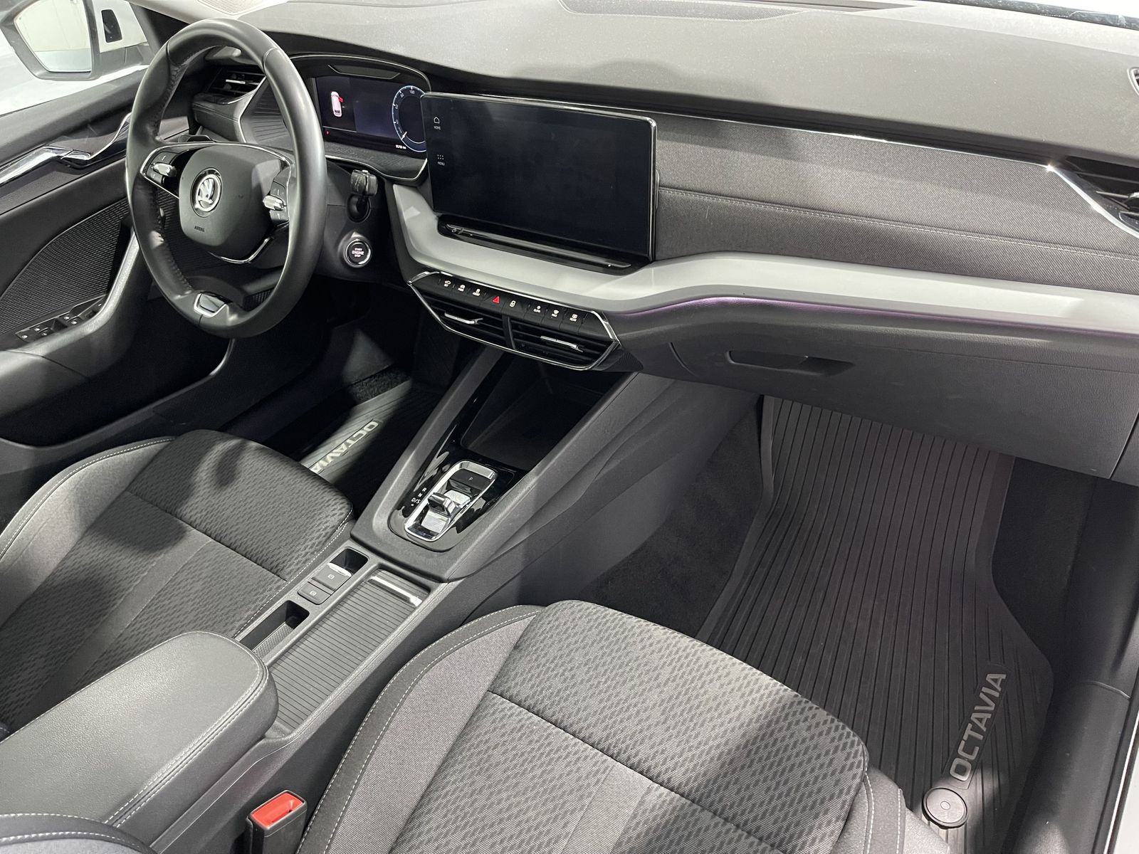 Fahrzeugabbildung SKODA Octavia Style 2.0 TDI*Navi*HeadUp*ACC*PDC*