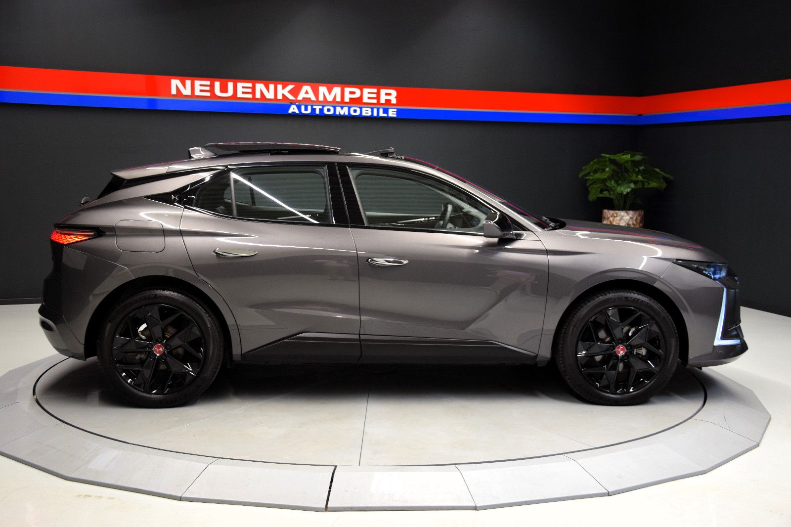 Fahrzeugabbildung DS Automobiles DS4 Performance Line Pano Sitzheizung
