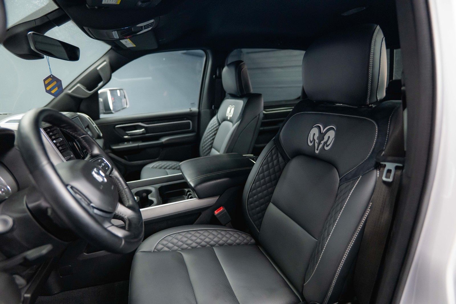 Fahrzeugabbildung Dodge RAM 5.7 V8 HEMI 4x4 OFFROAD Night AXLE LOCK 19%