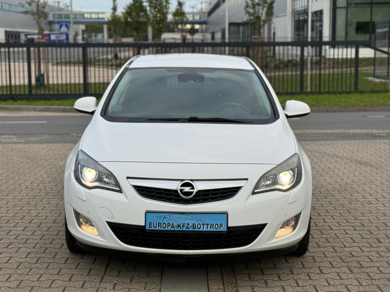 Opel Astra J Lim. 5-trg. Sport
