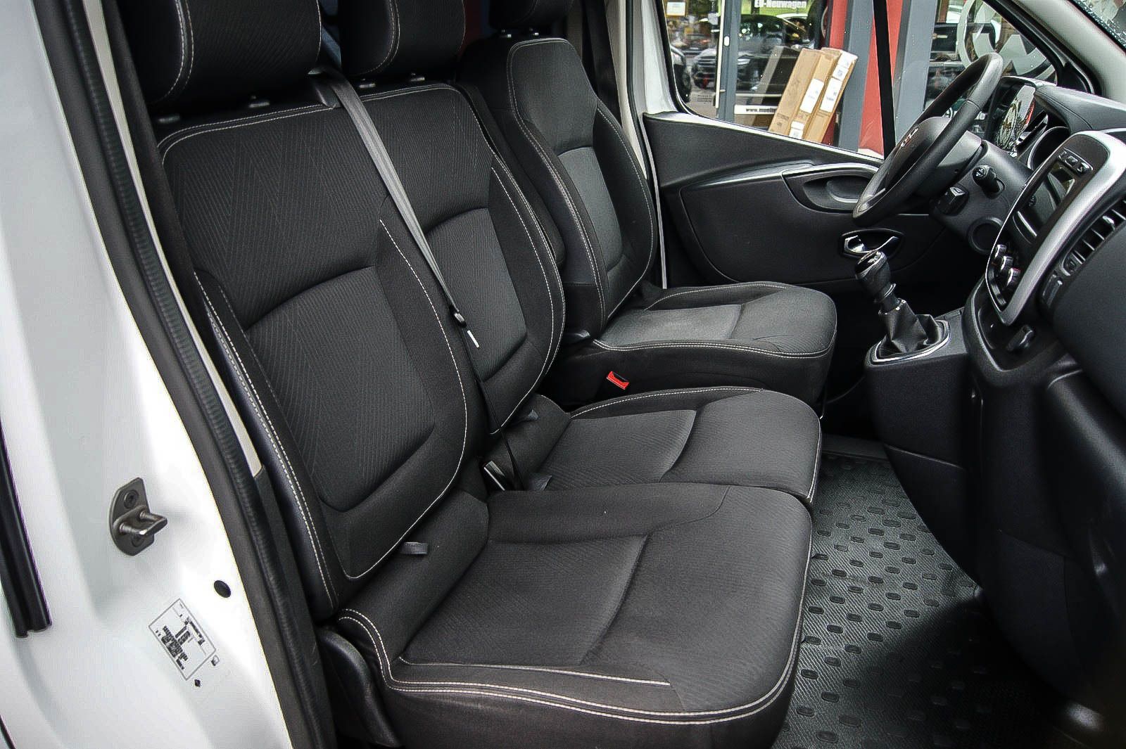 Fahrzeugabbildung Nissan NV300 MIXTO Family L2H1 NAVI KAMERA 6-Sitze