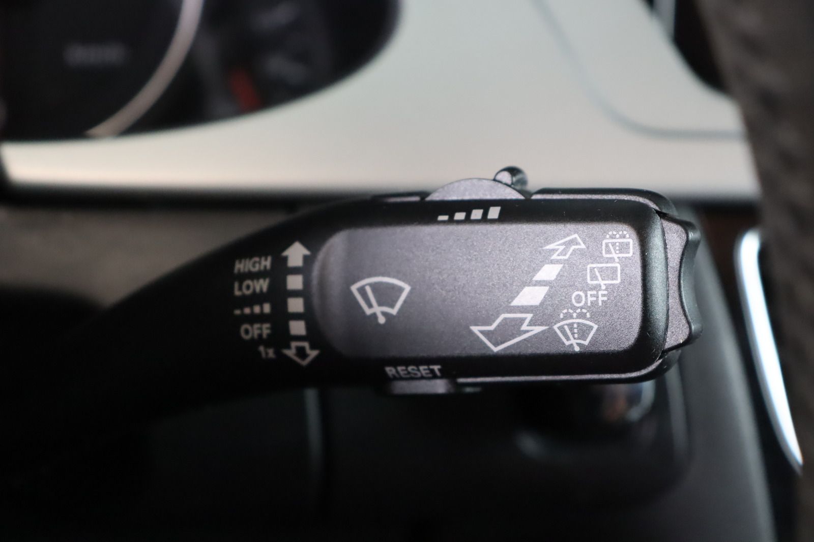 Fahrzeugabbildung Audi A4 2.0 TFSI quattro Avant * BI-Xenon * Navi *