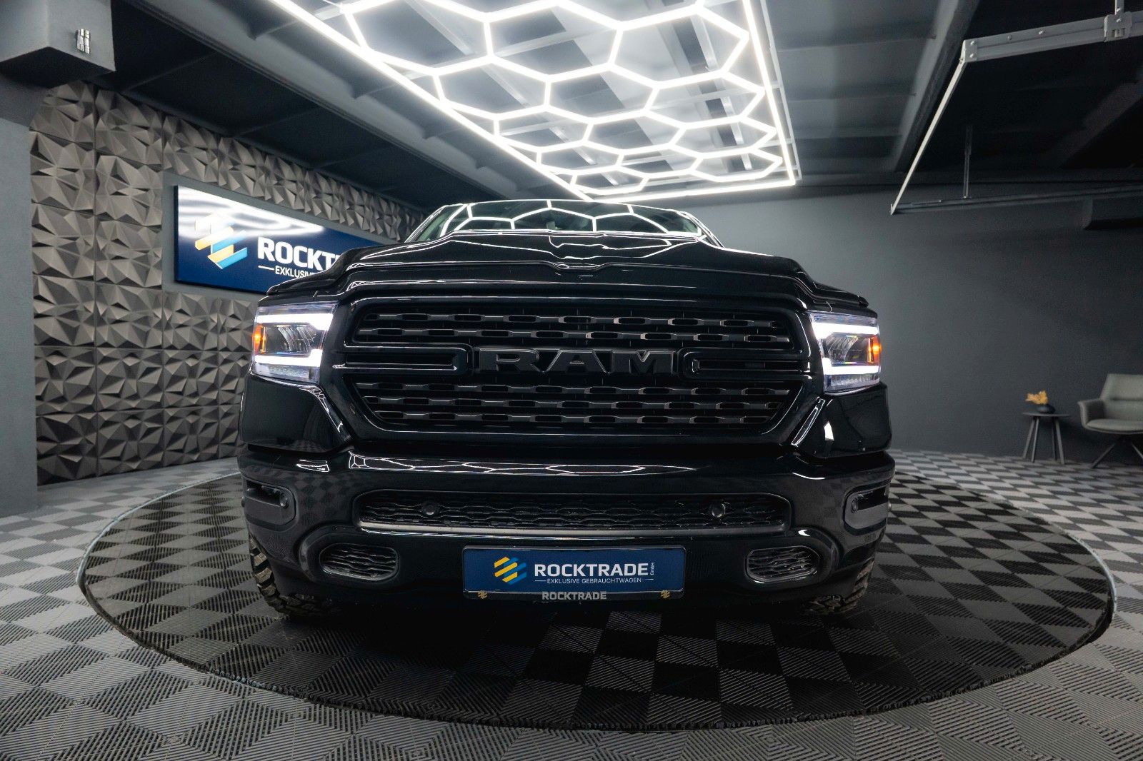 Fahrzeugabbildung Dodge RAM 5.7 V8 HEMI 4x4 BLACK EDITION Longbed 19%