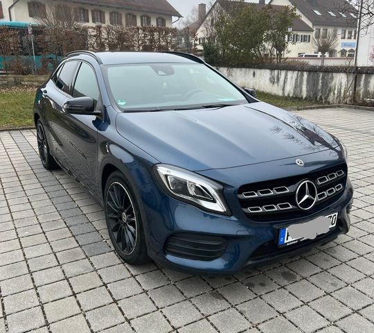 MERCEDES-BENZ GLA 200 DCT -