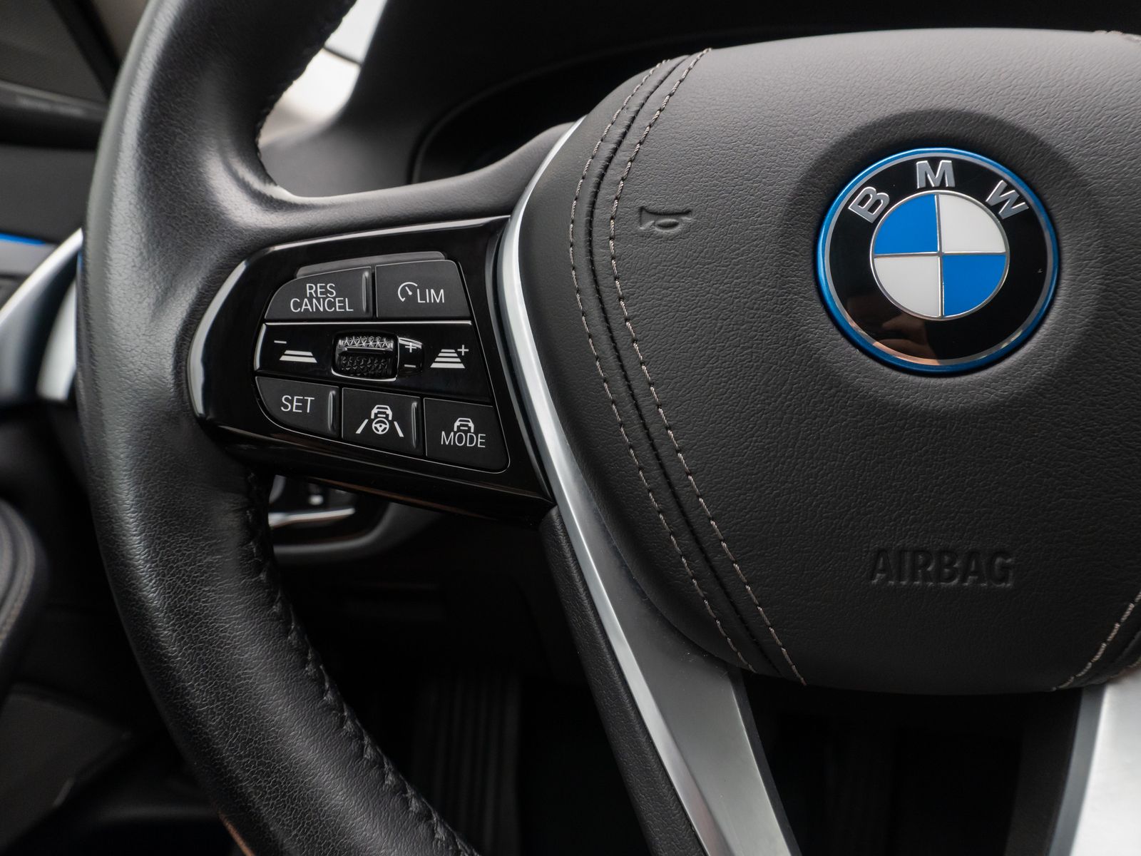 Fahrzeugabbildung BMW 520e  360° Laser HUD DAB H/K ACC Komfort Alarm