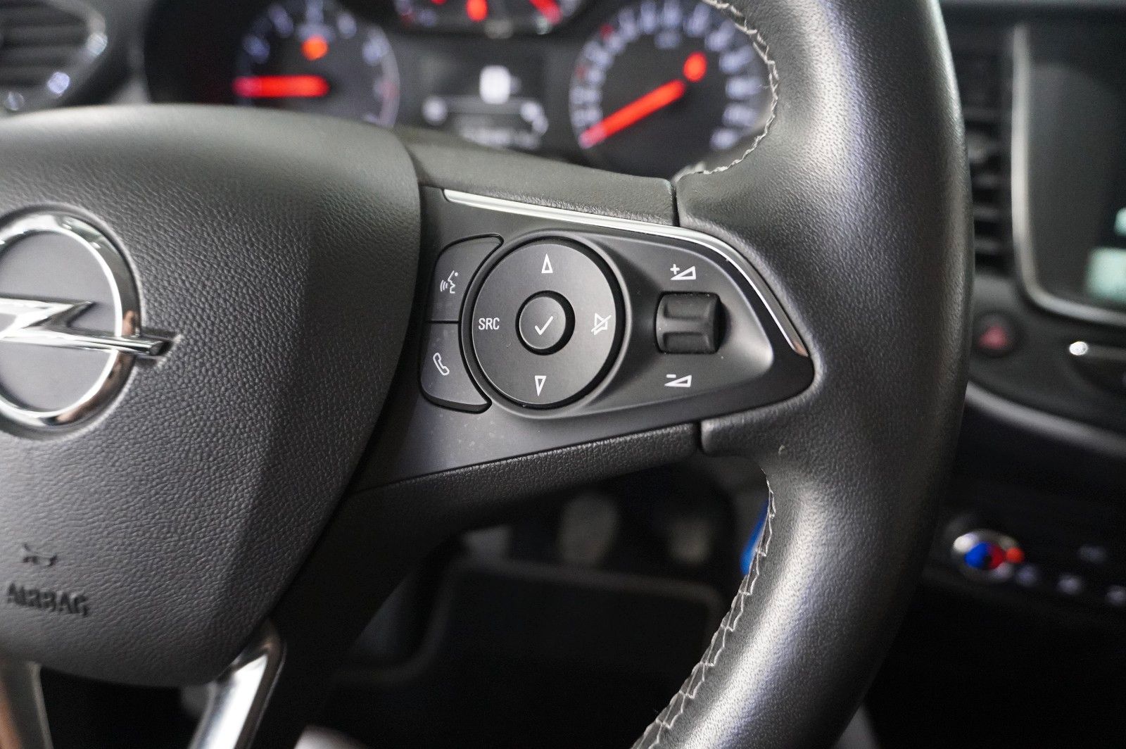 Fahrzeugabbildung Opel Crossland (X) 1.2 EDITION NAVI/LED/KAMERA/TEMP.