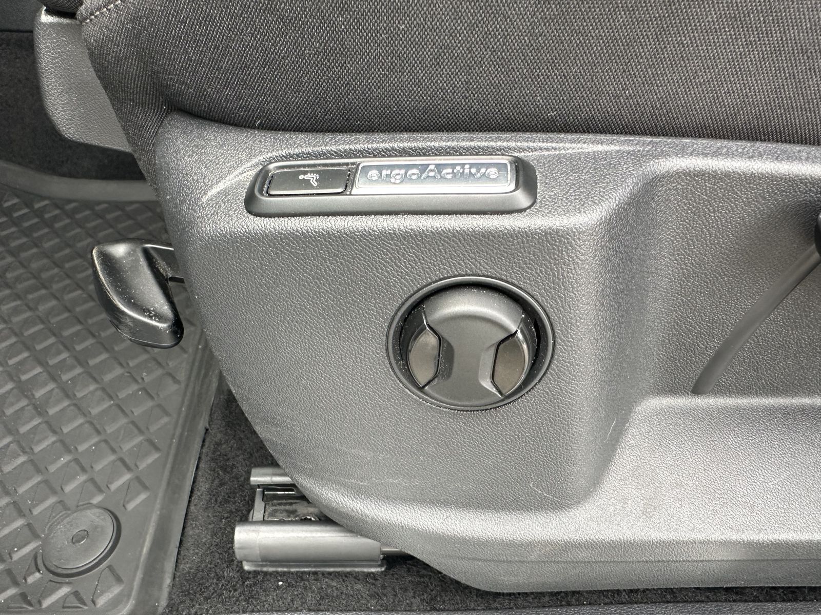 Fahrzeugabbildung Volkswagen Tiguan Allspace Elegance 4M NAV+LED+PANO+AHK+VC
