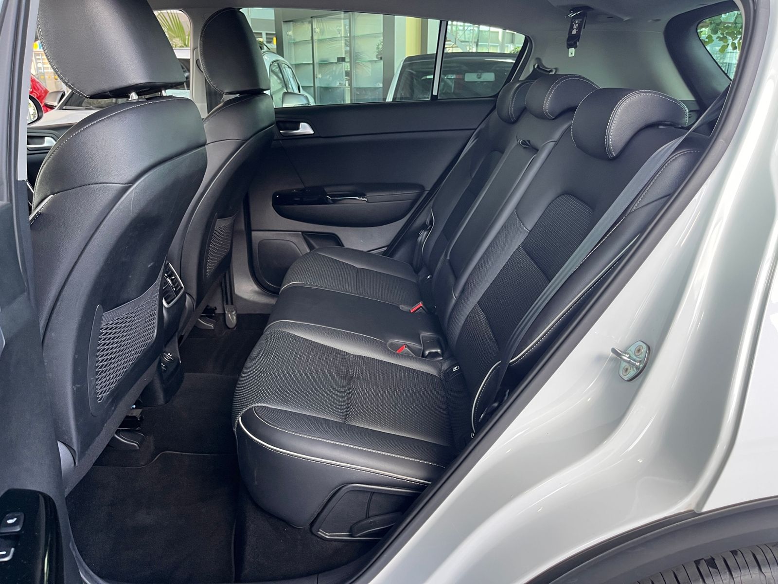 Fahrzeugabbildung Kia Sportage Black Edition 2WD LEDER LED NAV SHZ ALU