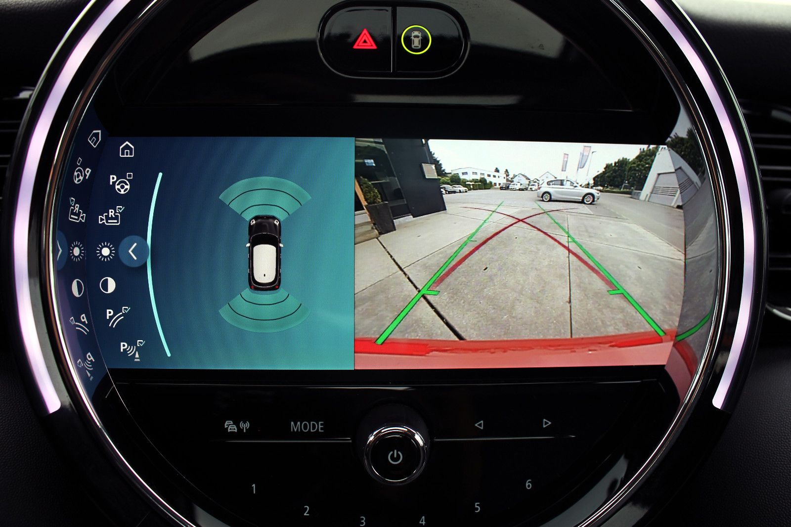 Fahrzeugabbildung MINI Cooper Classic-Trim 5-trg. LED PANO HUD CarPlay