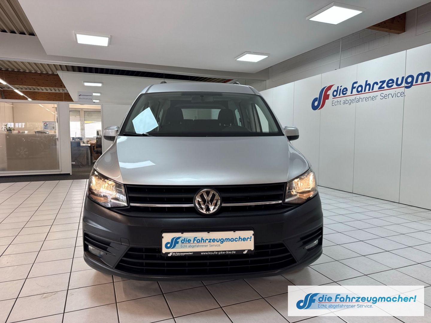 Fahrzeugabbildung Volkswagen Caddy Maxi Trendline BMT AHK Navi Mehrzonenklima