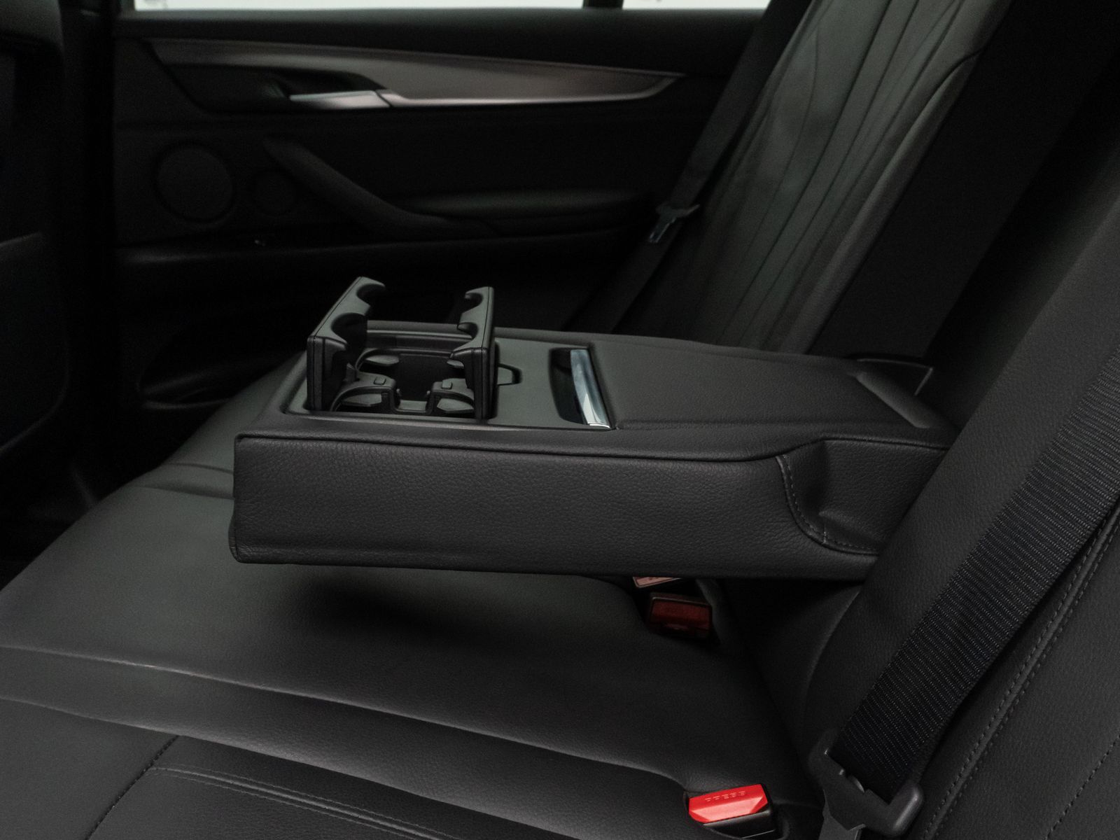 Fahrzeugabbildung BMW X5 M50d Kamera H/K NaviPro Xenon AHK Alarm