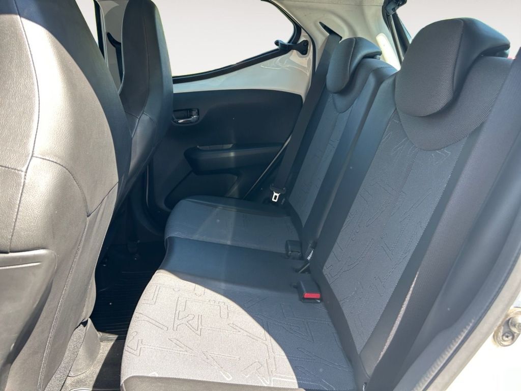 Fahrzeugabbildung Toyota Aygo x-pose