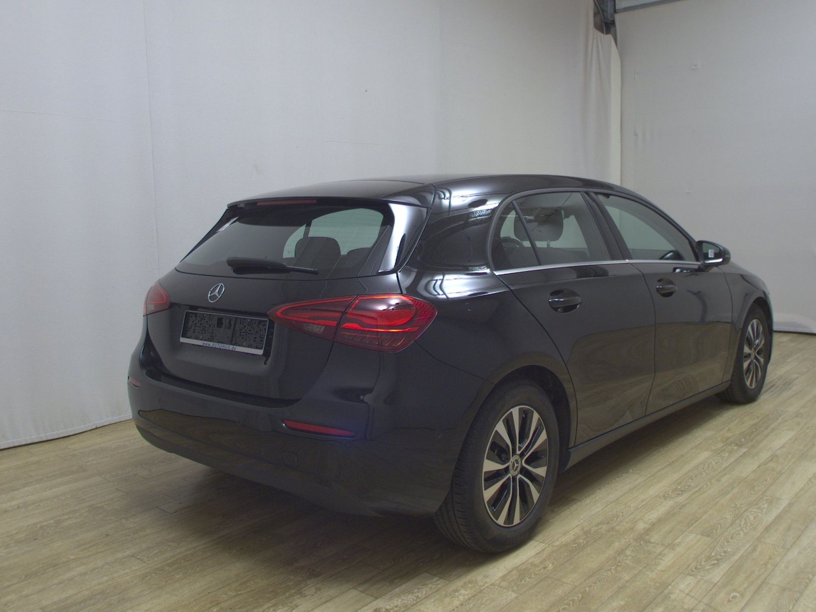 Mercedes-Benz A 200 d Navi LED RFK MBUX PDC Shz foto 4