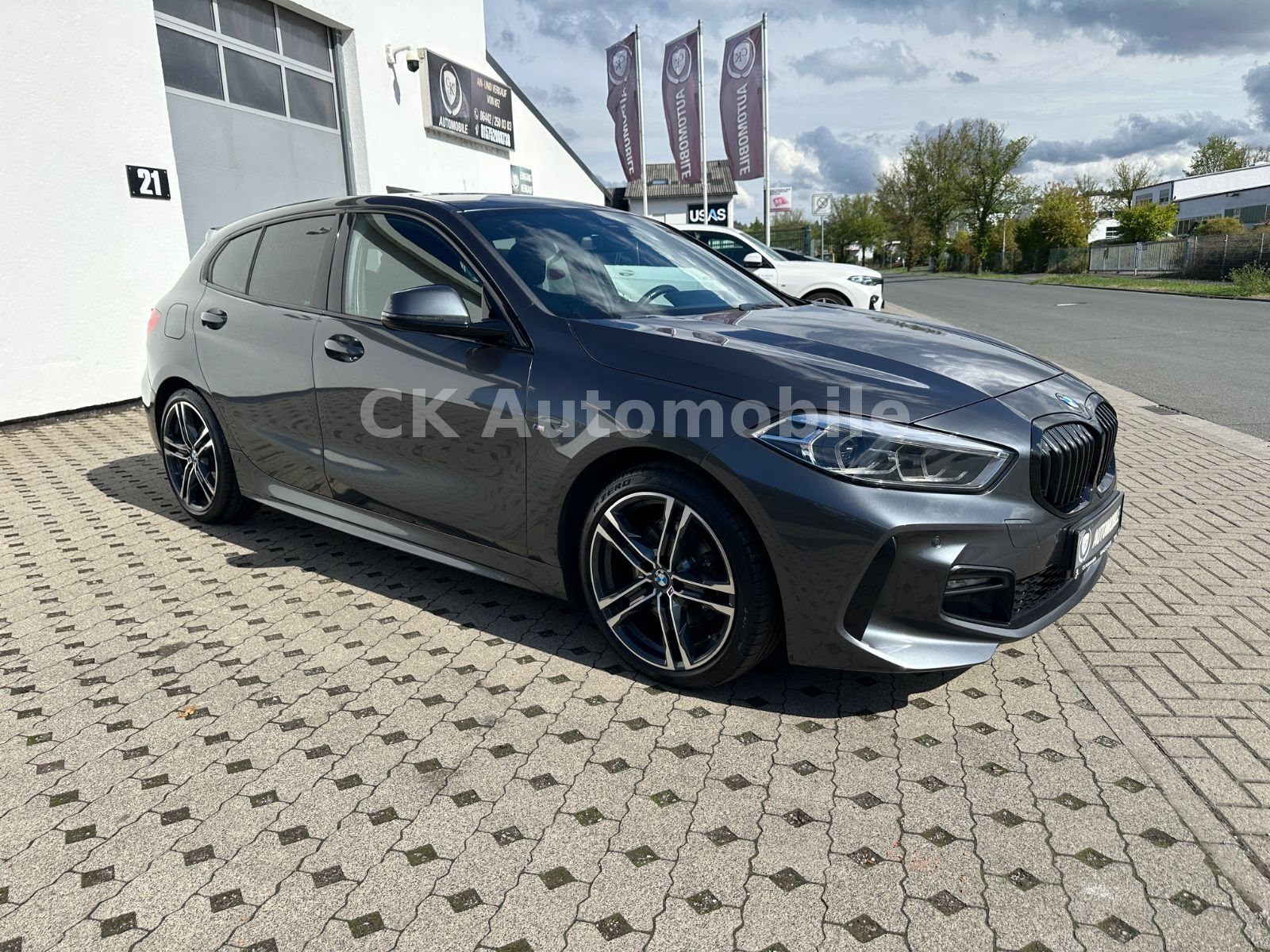 Fahrzeugabbildung BMW 118d M-Sport Shadow-Line/Navi/LED/PDC