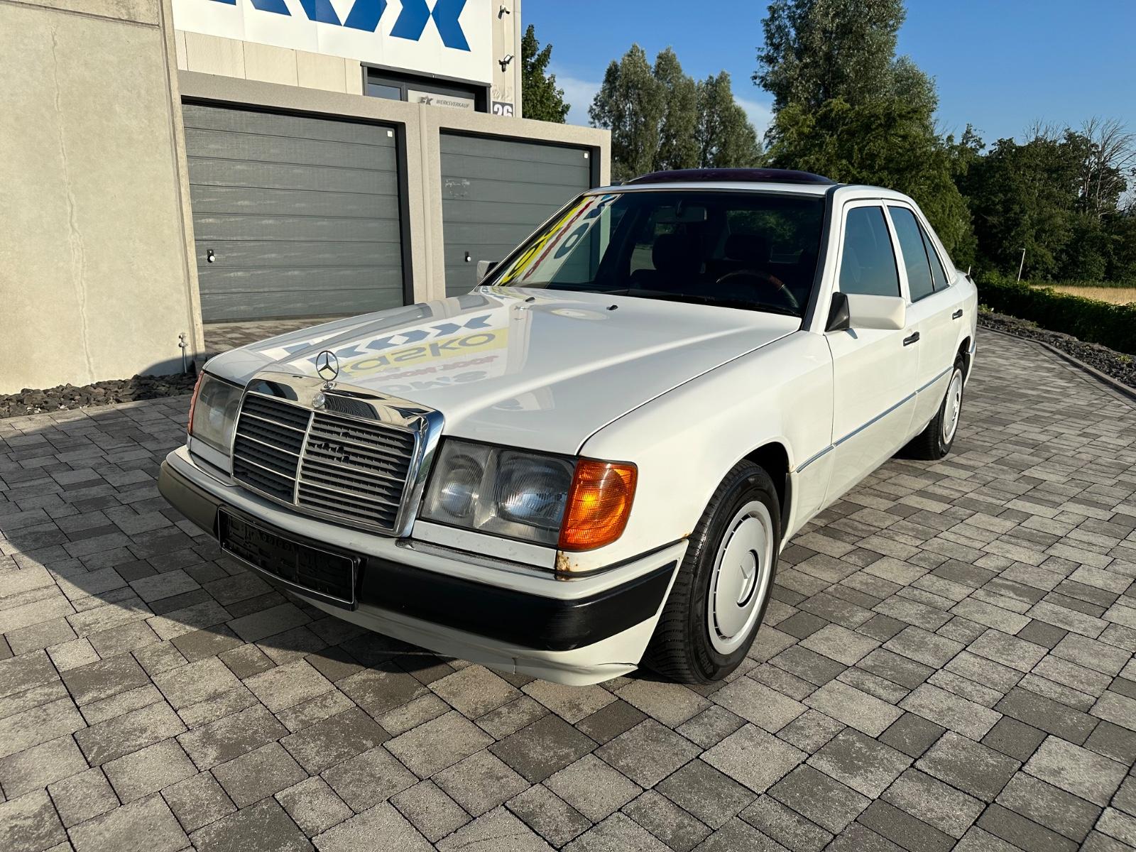 Mercedes-Benz 230