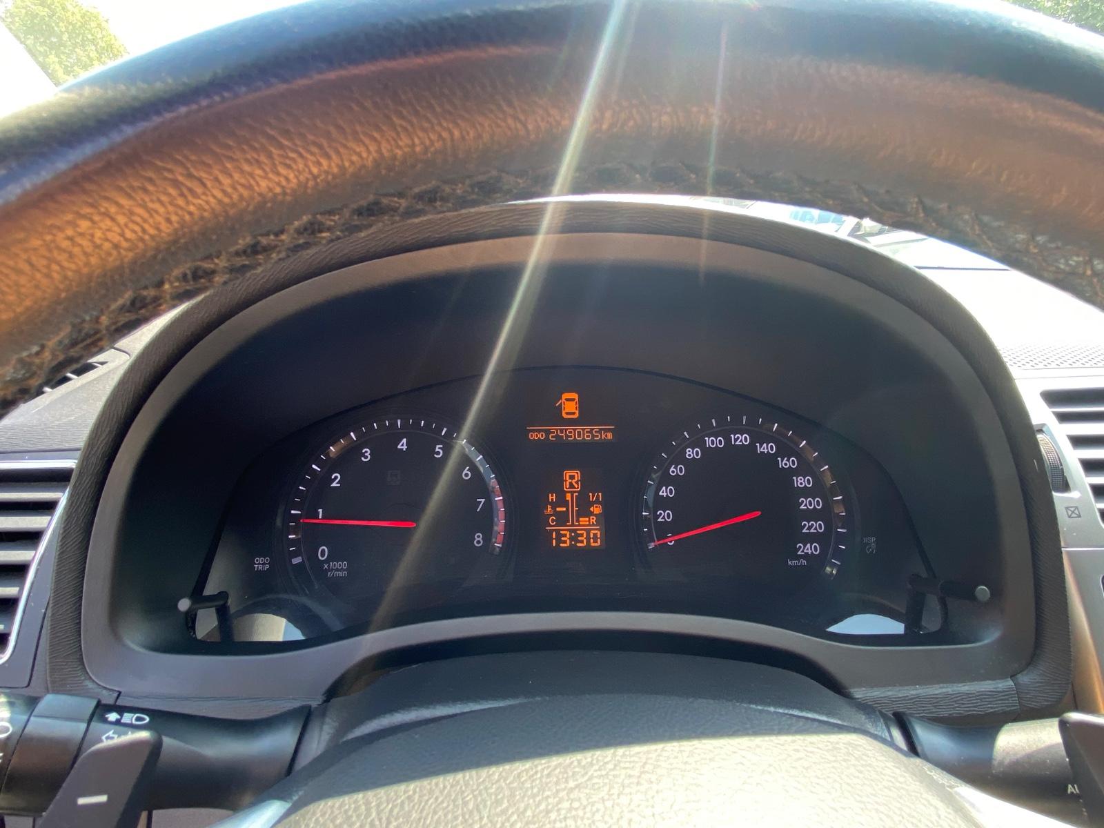 Toyota Avensis 2013 — photo 15