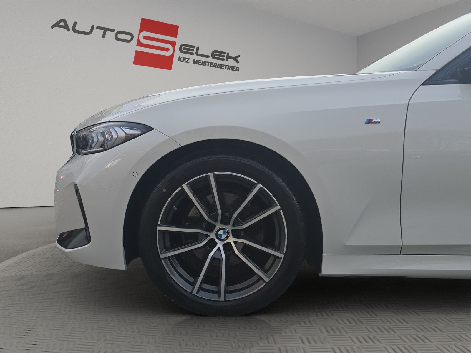 Fahrzeugabbildung BMW Touring 320i M-SPORT LC.PRO ACC ,Hifi,Carplay