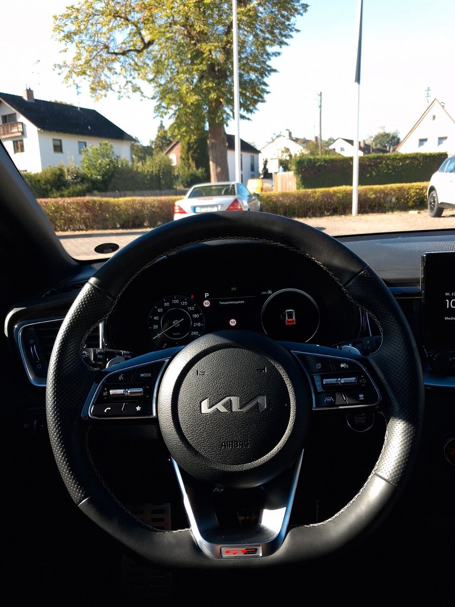 Fahrzeugabbildung Kia cee'd / Ceed GT line Pano LED Leder Navi uvm.