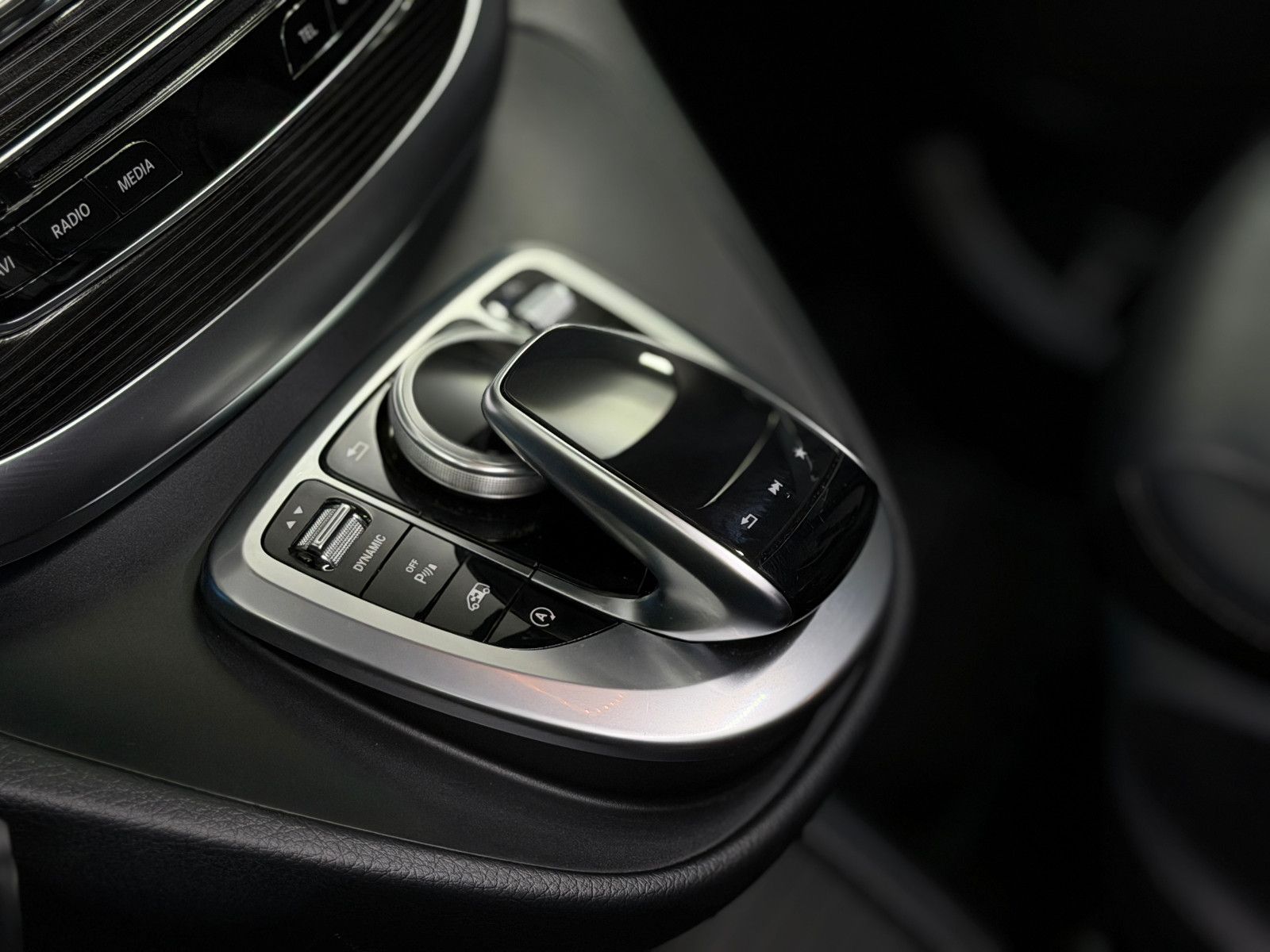 Fahrzeugabbildung Mercedes-Benz V300 d AVANTGARDE EDITION 4MATIC lang|BURMESTER|