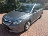 Hyundai i30 cw Comfort /Automatik/AKH - Hyundai i30 aus 2012 mit Diesel-Antrieb: Kombi
