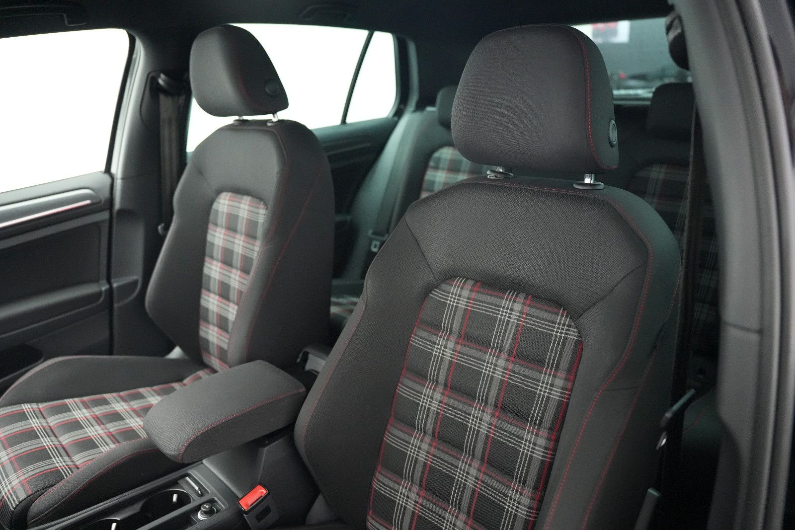 Fahrzeugabbildung Volkswagen Golf VII GTI Performance *Virtual*Automatik*SHZ*