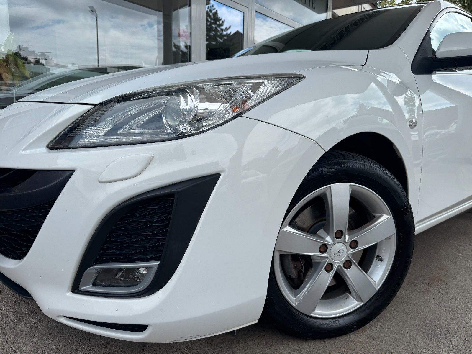 Fahrzeugabbildung Mazda 3 Lim. Sports-Line Autom. Klimaaut./BOSE/