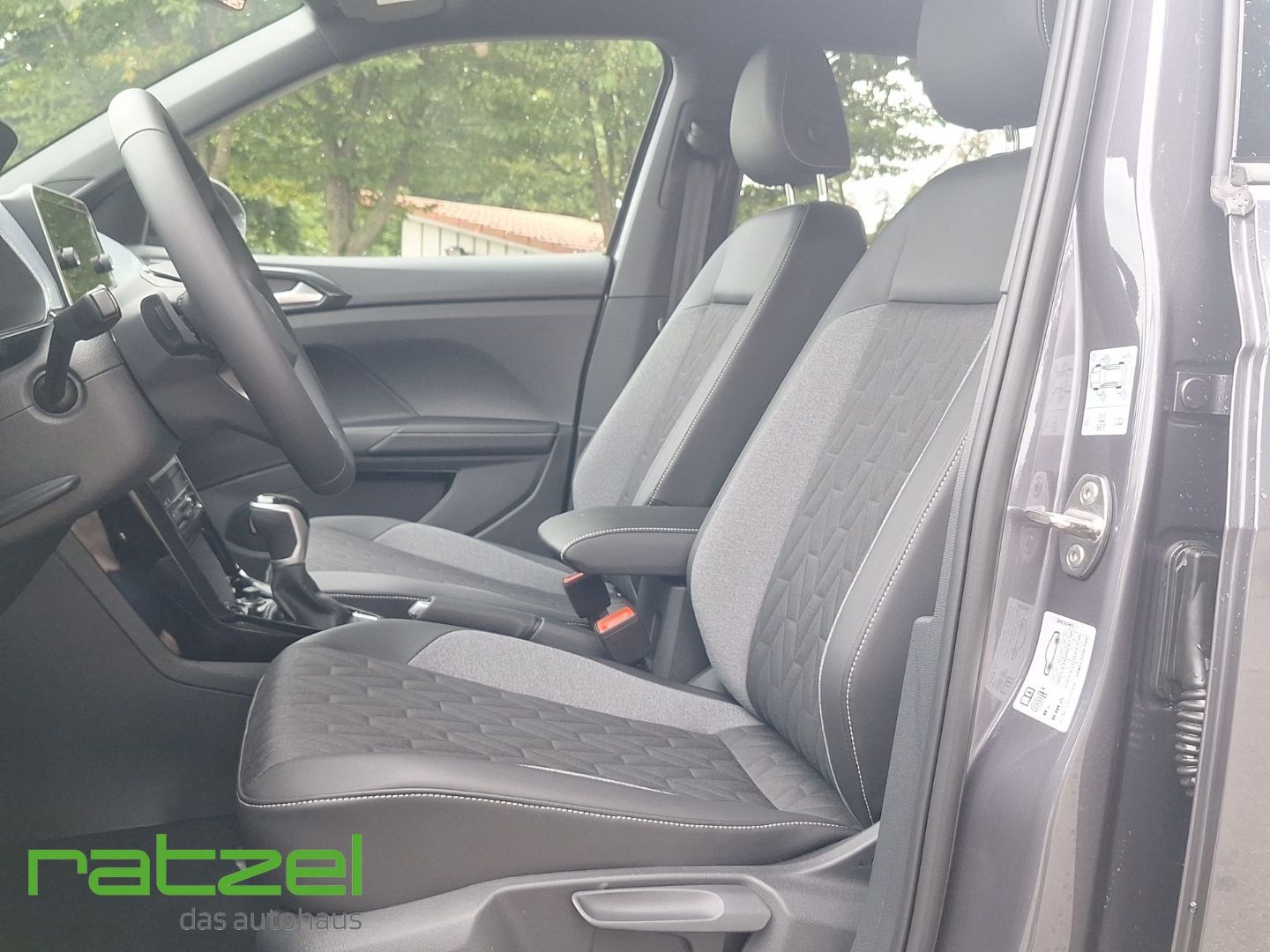 Fahrzeugabbildung Volkswagen T-Cross 1.0 TSI DSG LIFE GOAL AHK-abnehmbar Navi
