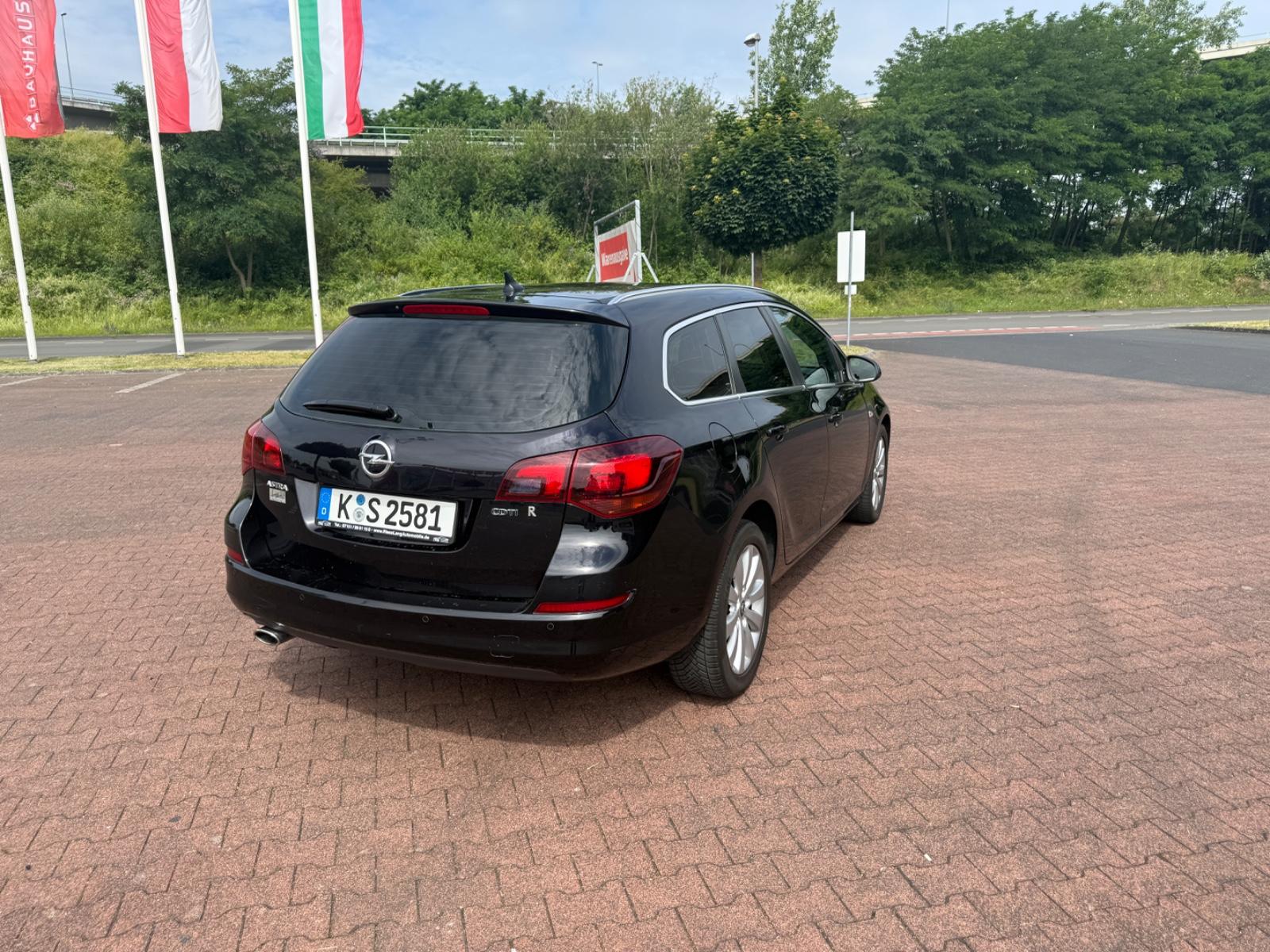 Opel Astra 2010 — engine 1.956 cm³, 160 HP (118kW)