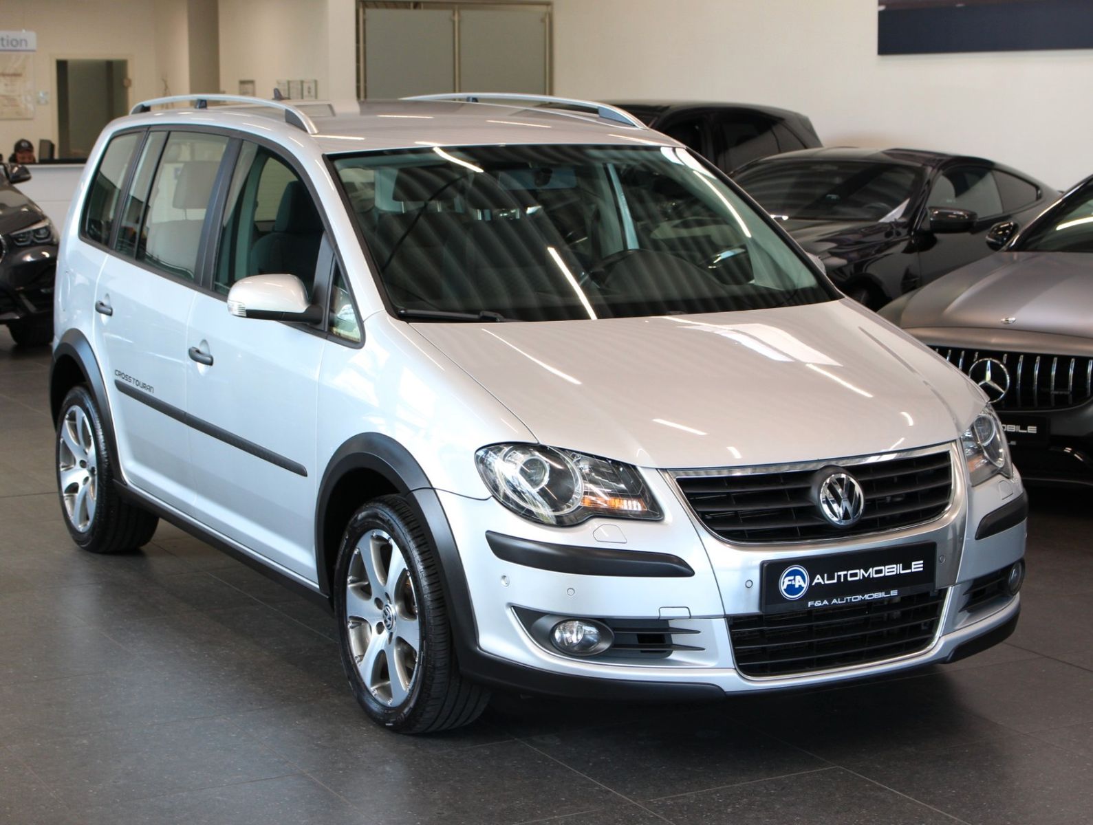 Fahrzeugabbildung Volkswagen Touran 2.0 TDI  Cross *Navi*PDC*AHK
