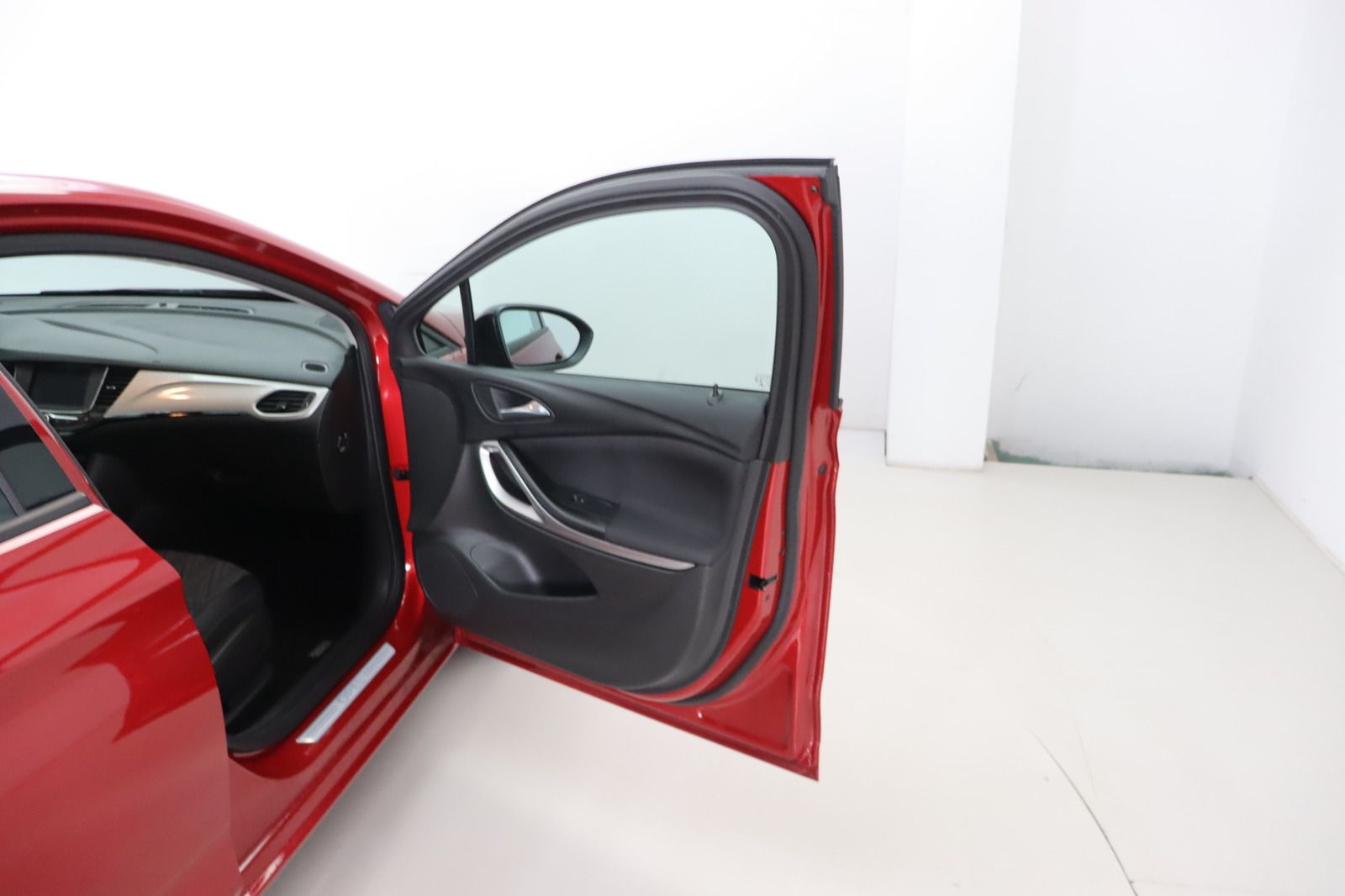 Fahrzeugabbildung Opel Astra K 1.2 i * Navi * LED * 1. Hand
