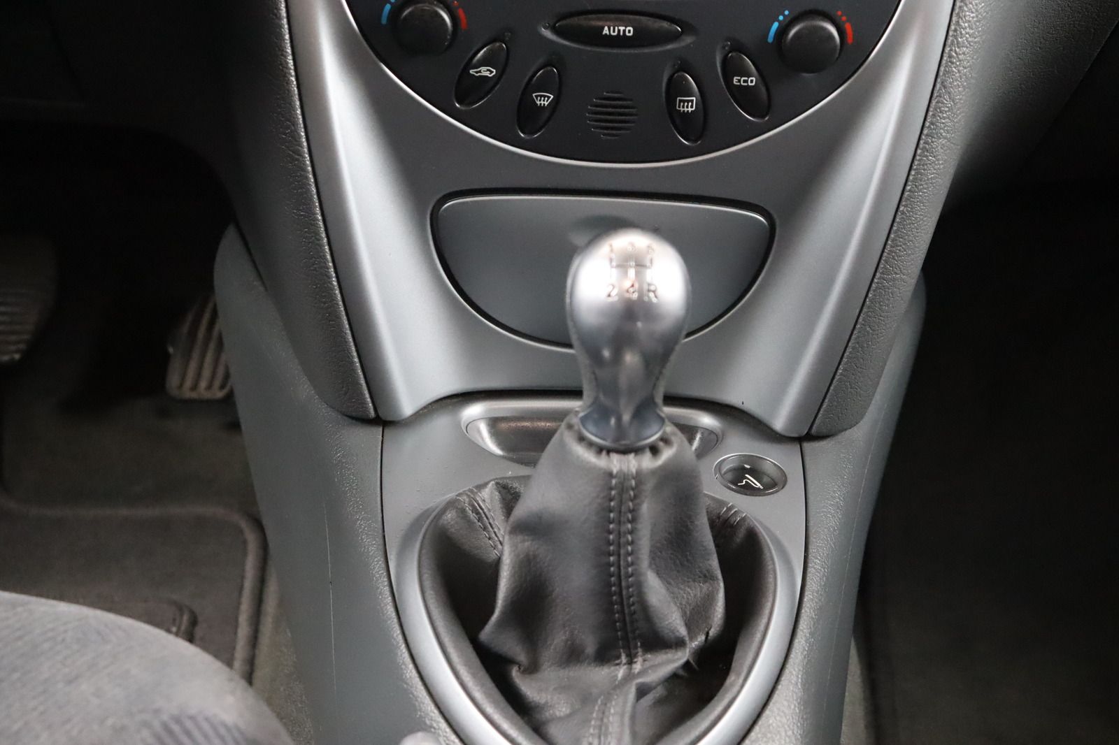 Fahrzeugabbildung Citroën C5 2.0 16V * Klimaautom. * PDC