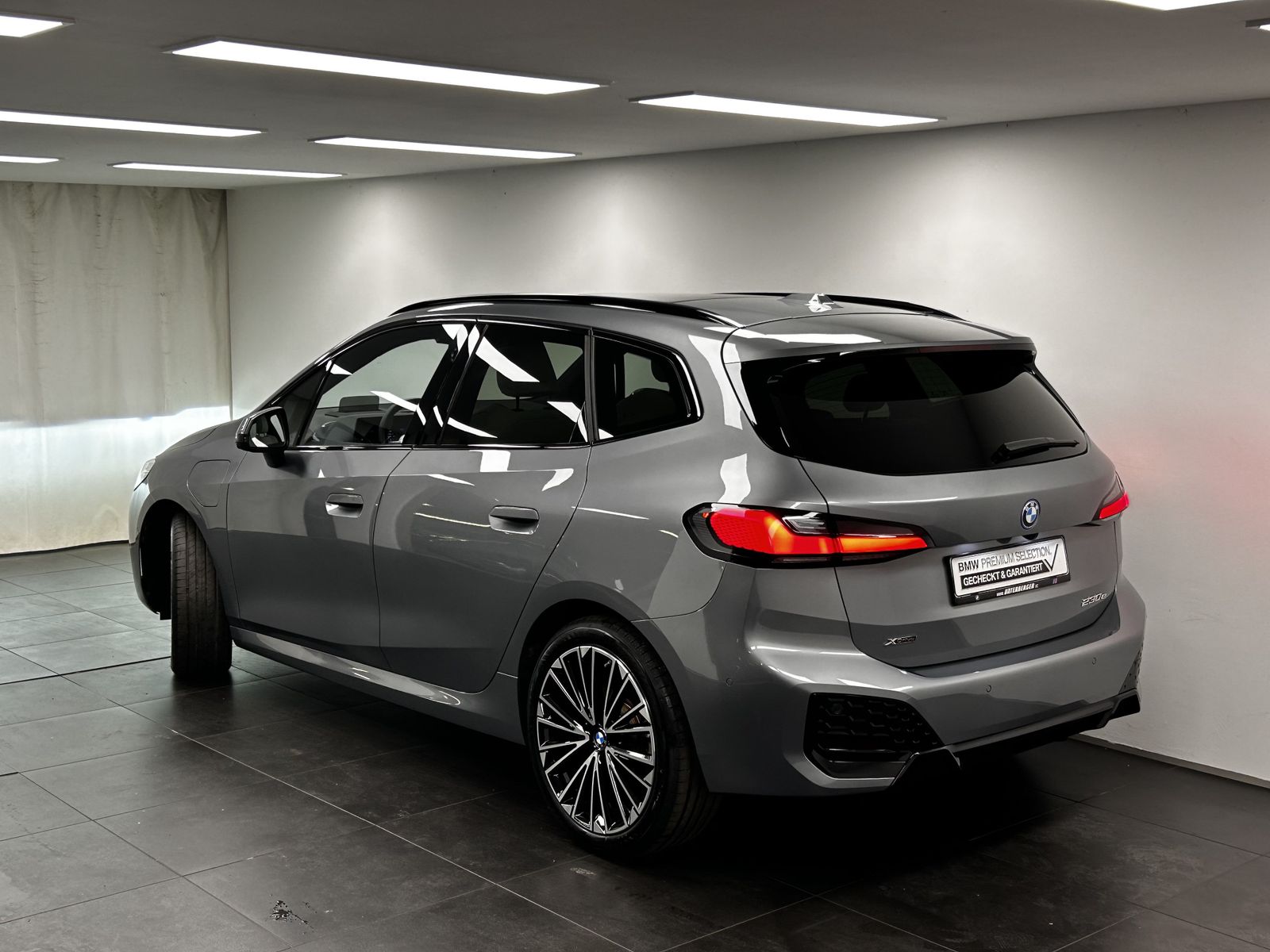 BMW 230e xDrive Active Tourer M Sportpaket Pano. AHK imagem 3