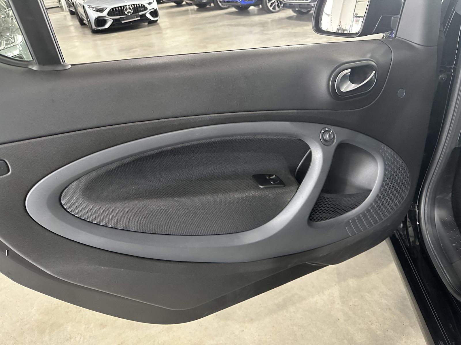 Fahrzeugabbildung Smart ForTwo Cabrio EQ Passion/22KW/Alu/Sound/SH/Temp/