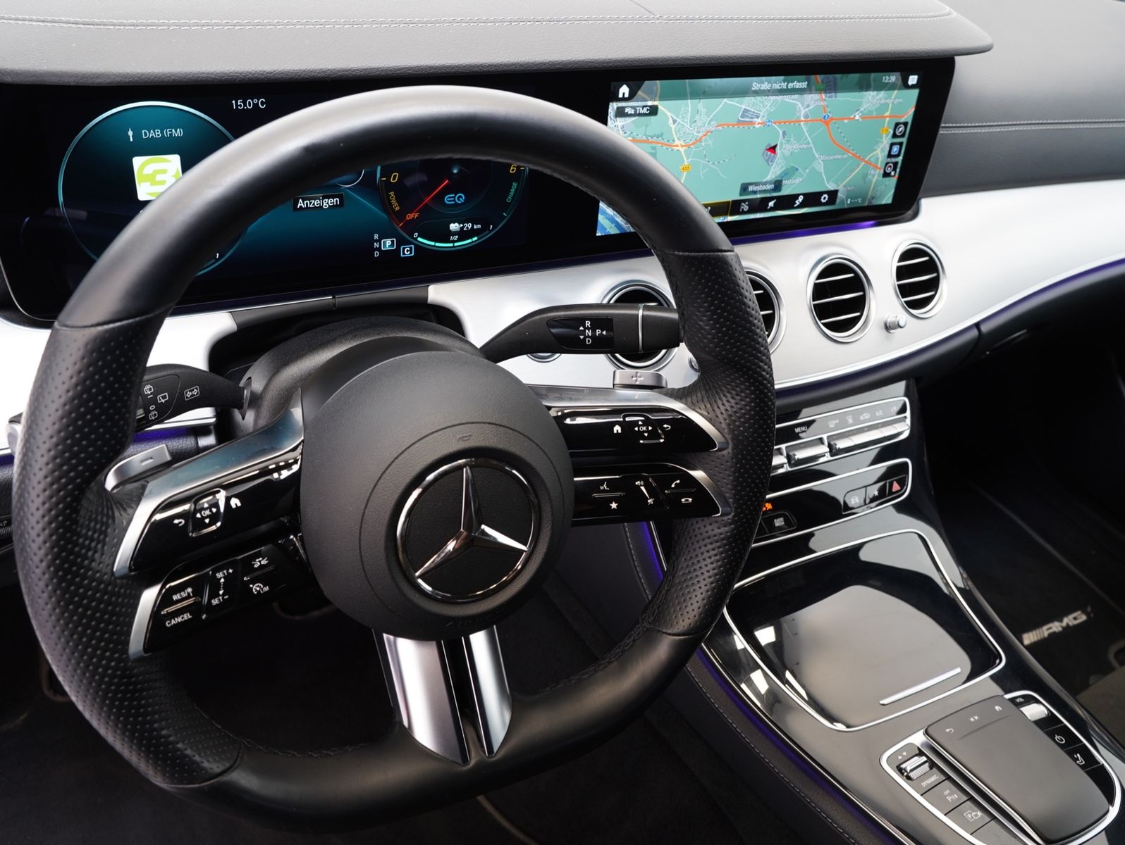 Fahrzeugabbildung Mercedes-Benz E 300 de T 4Matic AMG Line DISTRONIC/BURMESTER