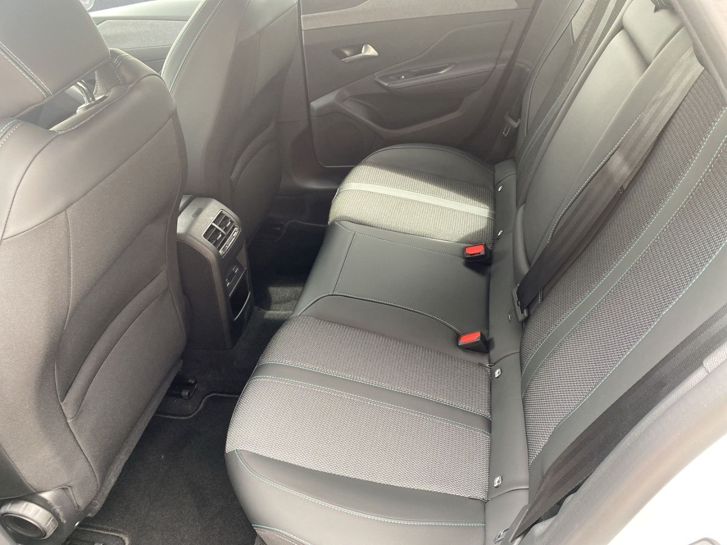 Fahrzeugabbildung Peugeot 308 SW Allure 1.2 PureTech 130 EU6e *ACC*Navi*Si